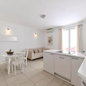 Near Center With Free Parking And Air Condition In Each Apartment