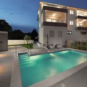 viras-luxury-holiday.pula-hotels.org/